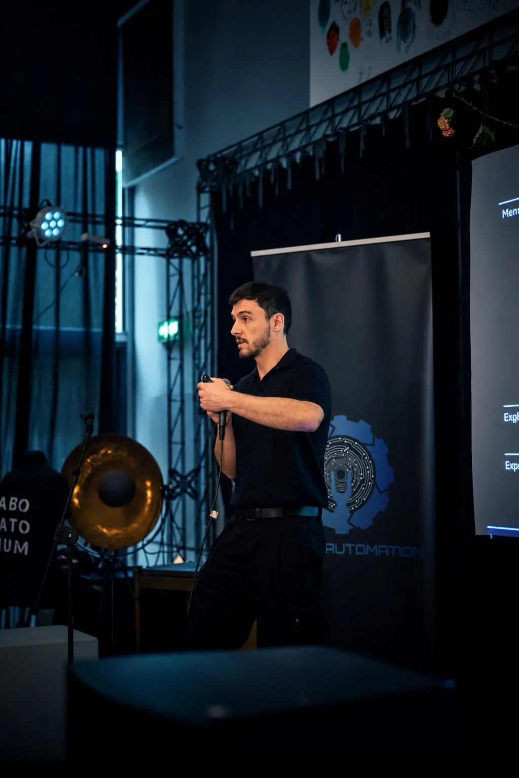 Viktor presenting at a Ring of Automation session